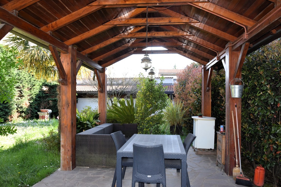 Casa indipendente con due appartamenti in vendita a Seveso (MB)